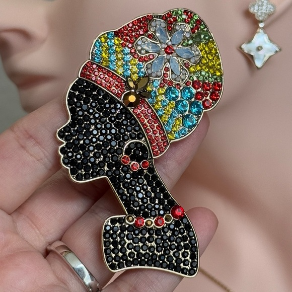 ⚜️❤️‍🔥 African Chic | Multicolor Beaded Silhouette Brooch With Zirconia - Picture 6 of 7